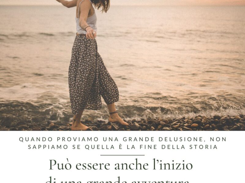 Una persona che muove dai passi immersa nella natura, metafora di come affrontare una delusione e riorientare l'azione.